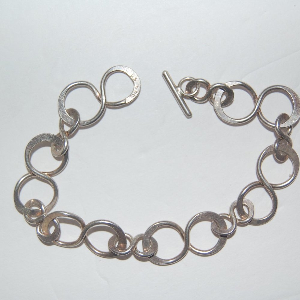 Custom Circle Link Hammered Silver bracelet, signe